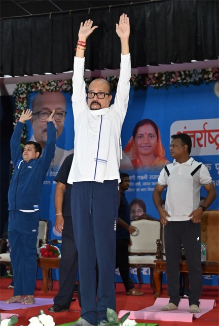 ’अंतर्राष्ट्रीय योग दिवस’ : भागदौड़ और तनावपूर्ण जिंदगी में खुद को स्वस्थ रखने का सबसे आसान उपाय है योग – राज्यपाल डेका