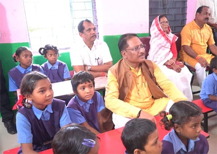 मुख्यमंत्री विष्णु देव साय ने सम्पर्क स्मार्ट स्कूल और स्मार्ट ब्लॉक कार्यक्रम का किया शुभारंभ
