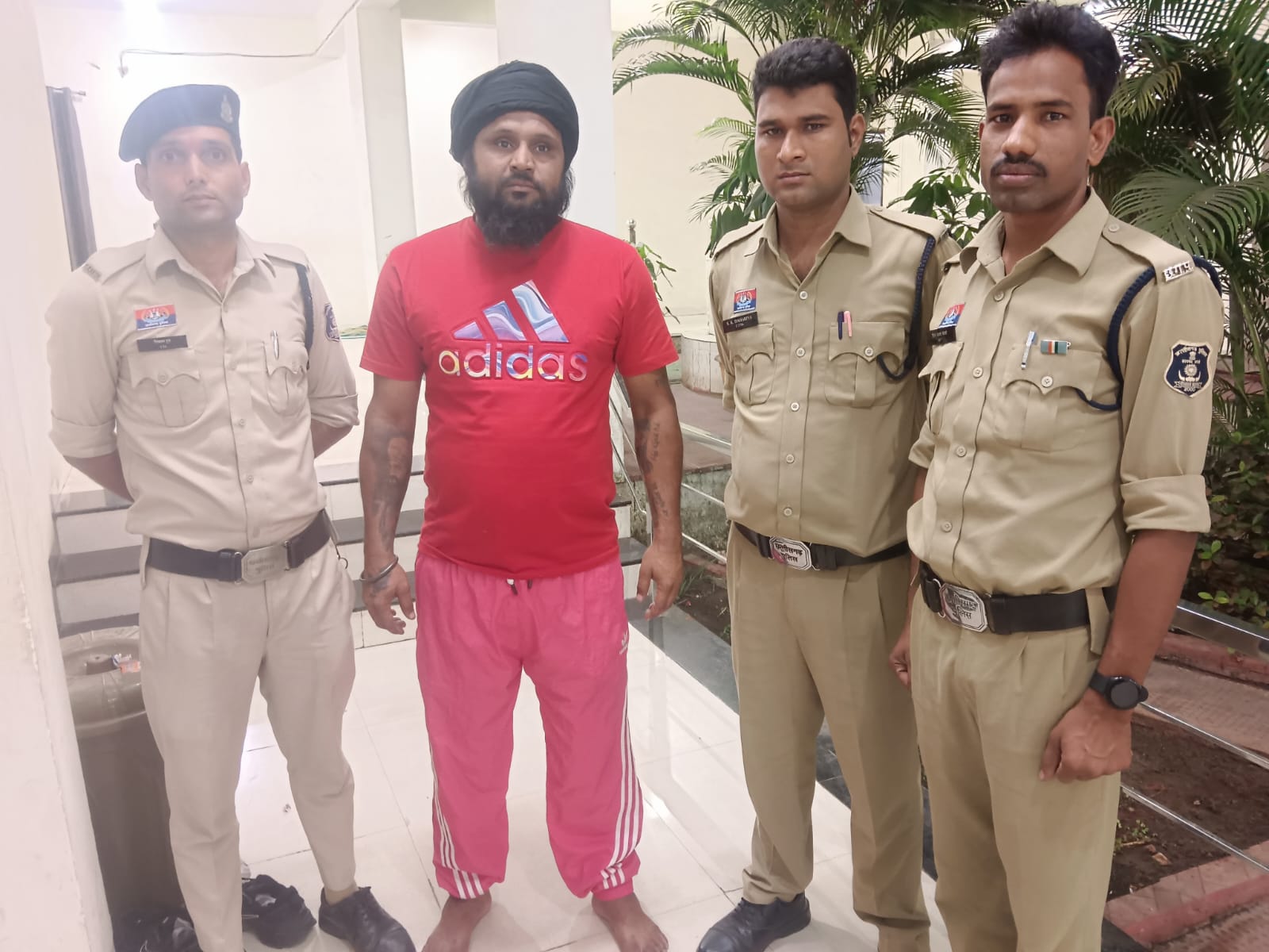 पुर्व अपराध के मामलो मे 09 स्थाई वांरट का  अर्न्तराजीय आरोपी गुरूदेव  सिंग गिरफ्तार