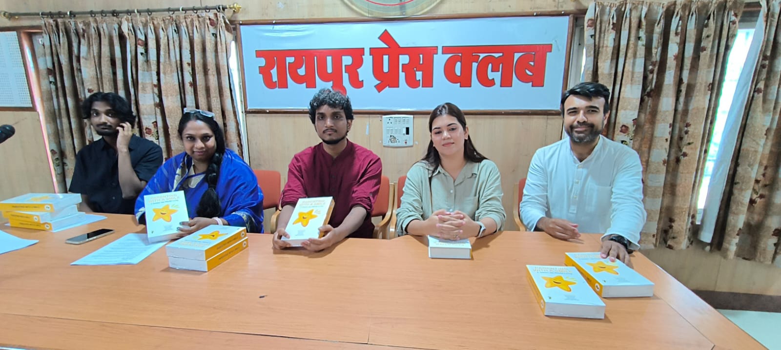 भारत में खुशहाल और खेत-खेल में पालन-पोषण के लिए नई किताब का शुभारंभ