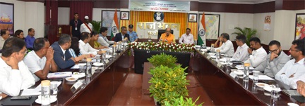 केवल रिर्पाेर्ट पर निर्भर न रहें, निचले स्तर पर जाकर योजनाओें का क्रियान्वयन देखें- डेका