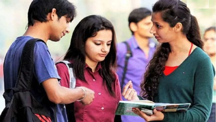 परीक्षा में ड्रेस कोड को लेकर फंसे परीक्षार्थी