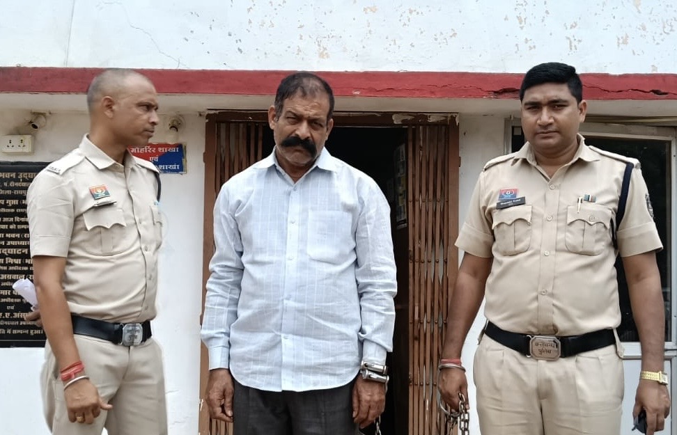 नौकरी लगाने का झांसा देकर युवती के साथ दुष्कर्म करने वाला आरोपी चन्द्रमा प्रसाद मिश्रा गिरफ्तार