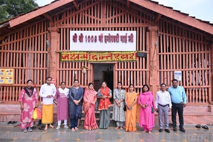 बस्तर प्रवास पर दंतेवाड़ा पहुंची मंत्री लक्ष्मी राजवाड़े, मां दंतेश्वरी के किए दर्शन