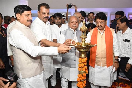 नदियों और जल स्त्रोतों के प्रति समाज को संवेदनशील बनाने का सांस्कृतिक प्रयास है “सदानीरा” प्रदर्शनी : मुख्यमंत्री डॉ. यादव