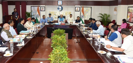 राज्यपाल ने विश्वविद्यालयों से गुणवत्ता सुधार करने रोडमैप मांगा कुलपतियों के साथ विचार-विमर्श