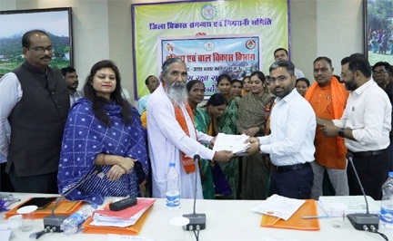वीर सिपाहियों की कलाई न रहे सूनी -छत्तीसगढ़ की बहनों ने भेजे रक्षासूत्र और दिल से लिखे पत्र