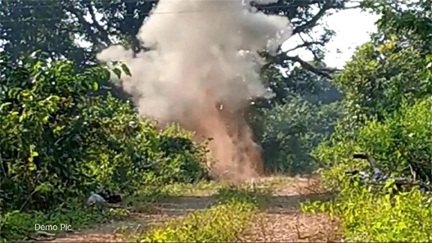 बीजापुर में आईडी ब्लास्ट से तीन ग्रामीण घायल