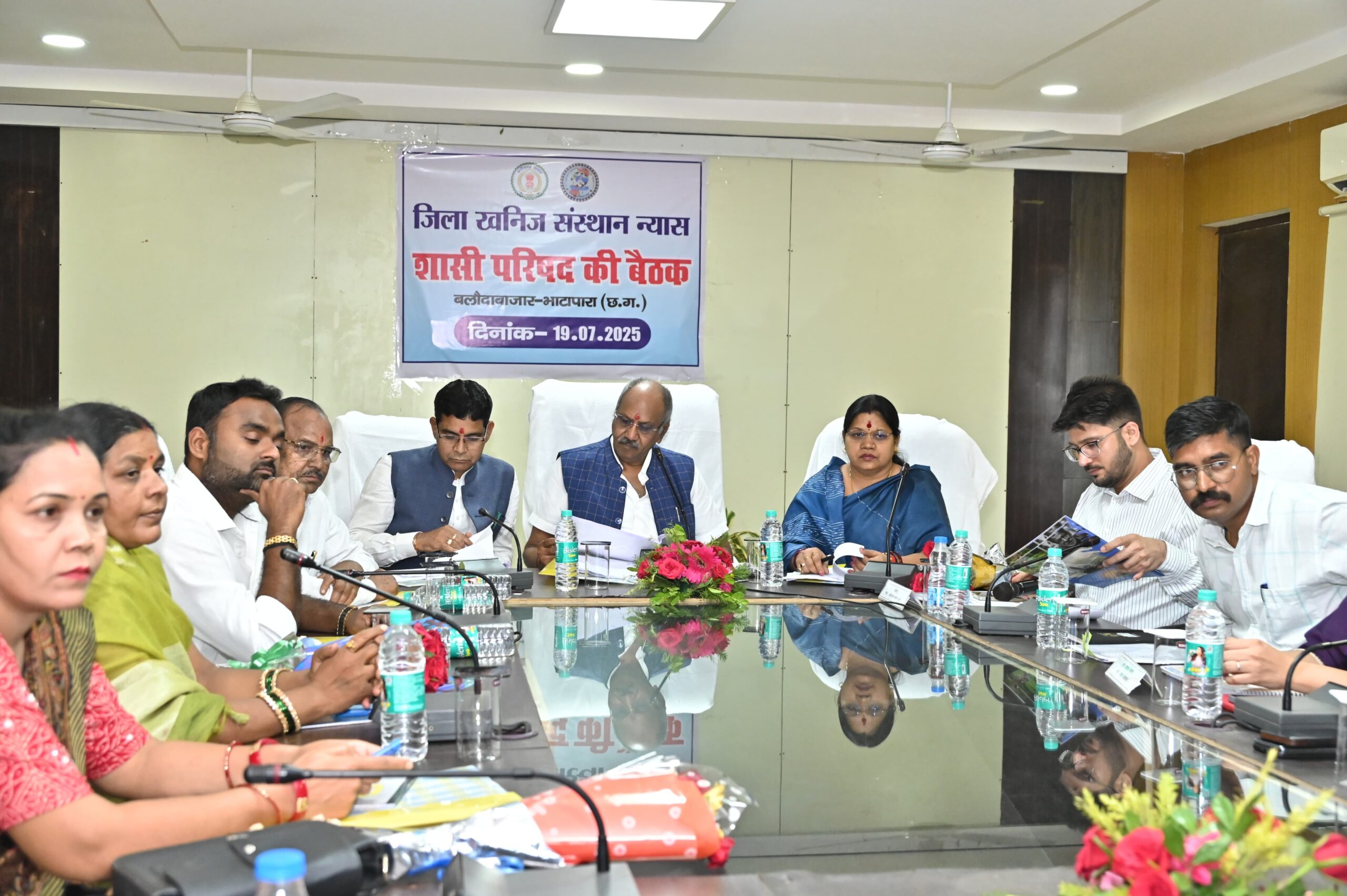 DMF की राशि का जनहित में हो अधिकतम उपयोग, खनिज चोरी रोकने पर ध्यान दें अधिकारी: सांसद बृजमोहन अग्रवाल