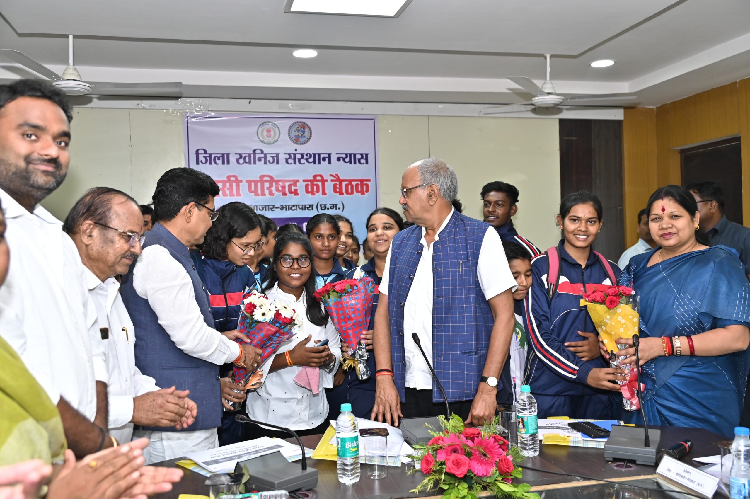 राष्ट्रीय शालेय क्रीड़ा प्रतियोगिता में जिले के खिलाड़ियों ने किया उत्कृष्ट प्रदर्शन, कैबिनेट मंत्री व सांसद ने किया सम्मानित