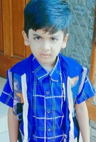 आर्य समाज विद्यालय दुर्गरविवार 27 जुलाई को हुयी आबकारी आरक्षक की परीक्षा में इस बार व्यापम की ओर से सख्त निर्देश थे की हल्के रंग के कपड़े पहनना है