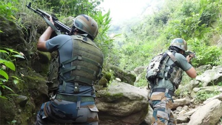 कश्मीर के कुलगाम में सुरक्षाबलों की गोलीबारी में दो आतंकी ढेर