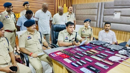 दिल्ली से गिरफ्तार 2 नाइजिरीयरम और 1 दक्षिण अफ्रीकी ठग