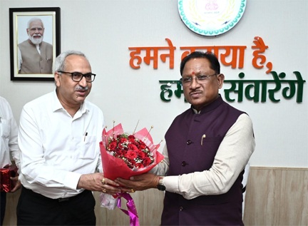 मुख्यमंत्री विष्णु देव साय से भिलाई स्टील प्लांट के नवनियुक्त निदेशक चित्त रंजन महापात्र ने की सौजन्य मुलाकात