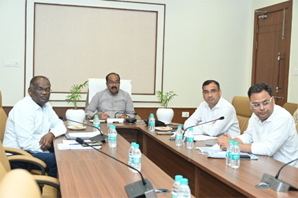 केन्द्रीय आवास और शहरी कार्य मंत्रालय की ऑनलाइन समीक्षा बैठक में शामिल हुए उप मुख्यमंत्री अरुण साव 