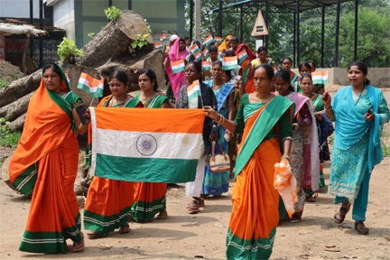 हर घर तिरंगा अभियान में गूंजा देशभक्ति का संदेश – बिहान दीदियों ने निकाली तिरंगा रैली
