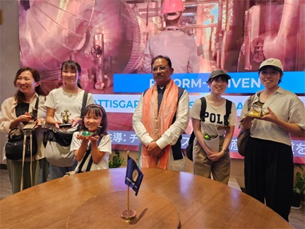 मुख्यमंत्री विष्णु देव साय पहुँचे छत्तीसगढ़ पैवेलियन : वर्ल्ड एक्सपो 2025 में दिखी प्रदेश की संस्कृति और समृद्धि की अद्भुत झलक