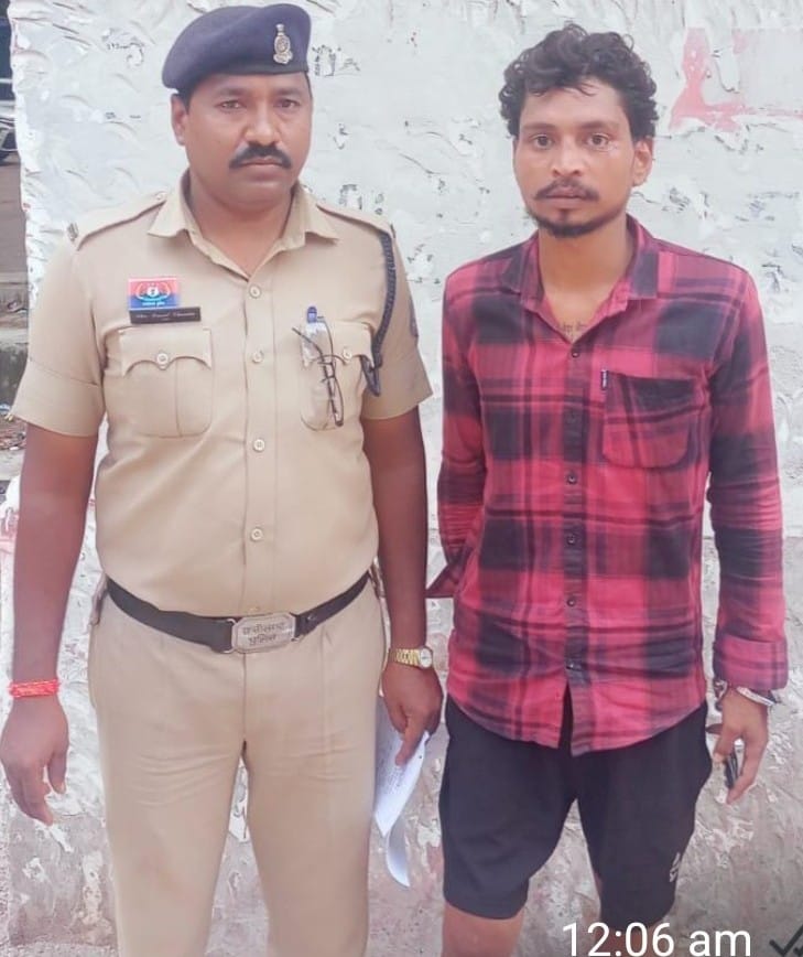  अवैध रूप से खरनाक हथियार तलवार एक्टिवा में छिपाकर ले जाते आदतन बदमाश सन्नी साहू गिरफतार। पूर्व में हत्या के प्रयास में जा चुका है जेल। थाना उरला में अपराध क्र 190/2025 धारा 25 आम्र्स एक्ट के तहत मुकदमा दर्ज ।