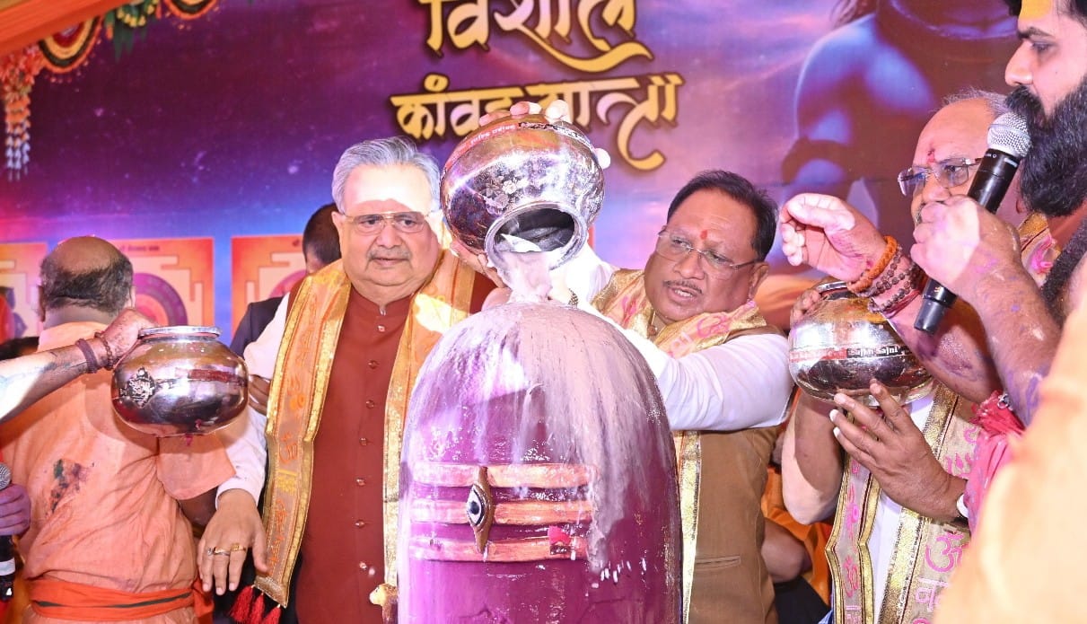 सावन की पावन बेला में मुख्यमंत्री श्री विष्णु देव साय ने किया भगवान शिव का रूद्राभिषेक, प्रदेशवासियों की समृद्धि और सुख-शांति की कामना