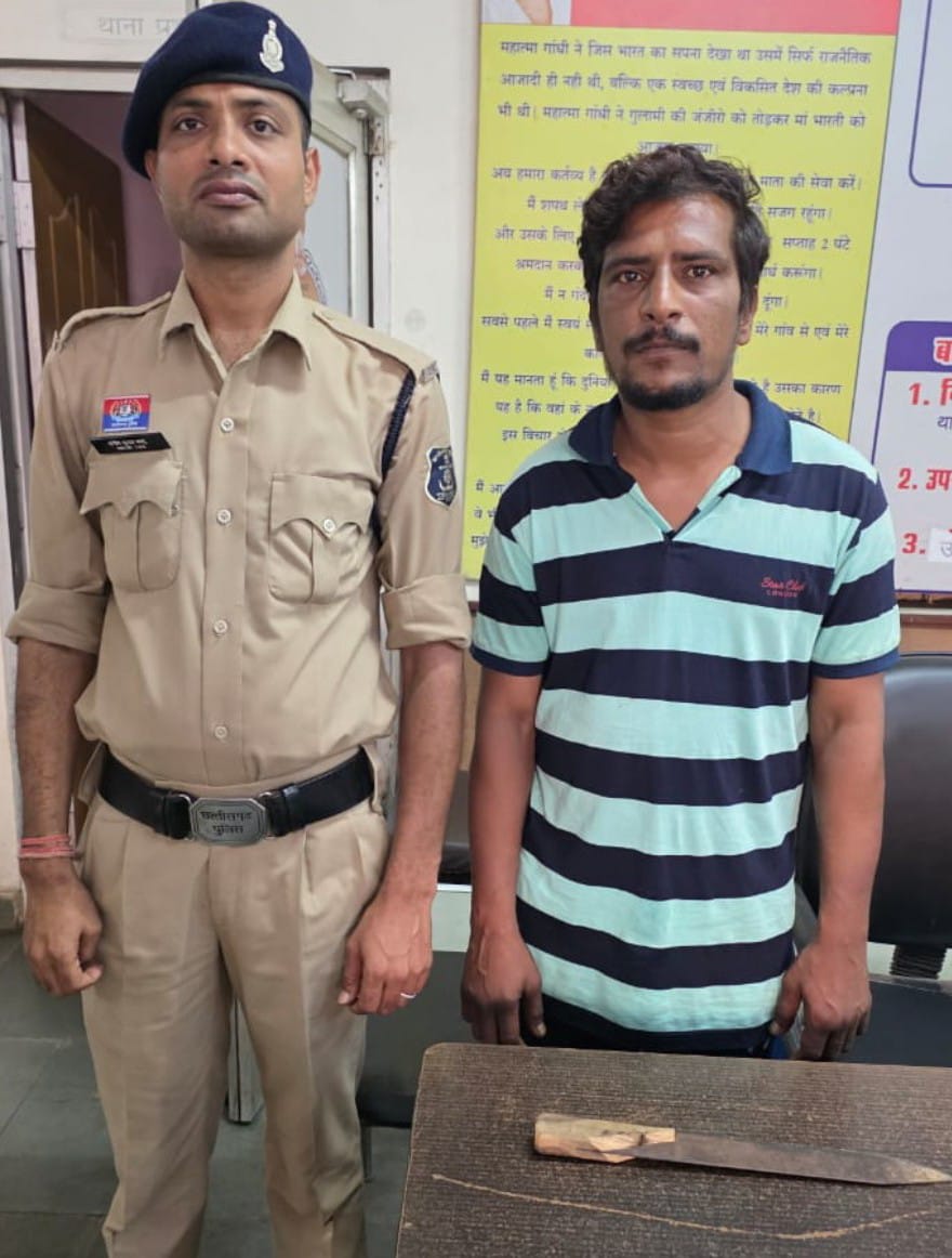 धारदार लोहे का चाकू के साथ आरोपी शेख शाहिद उर्फ शैलू जलाराम लाज शास्त्री मार्केट से गिरफ्ताररायपुर छत्तीसगढ़