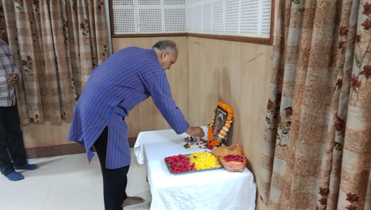 वरिष्ठ फोटो जनलिस्ट विनय शर्मा को दी श्रद्धांजलि, रायपुर प्रेस क्लब में शोक सभा का आयोजन