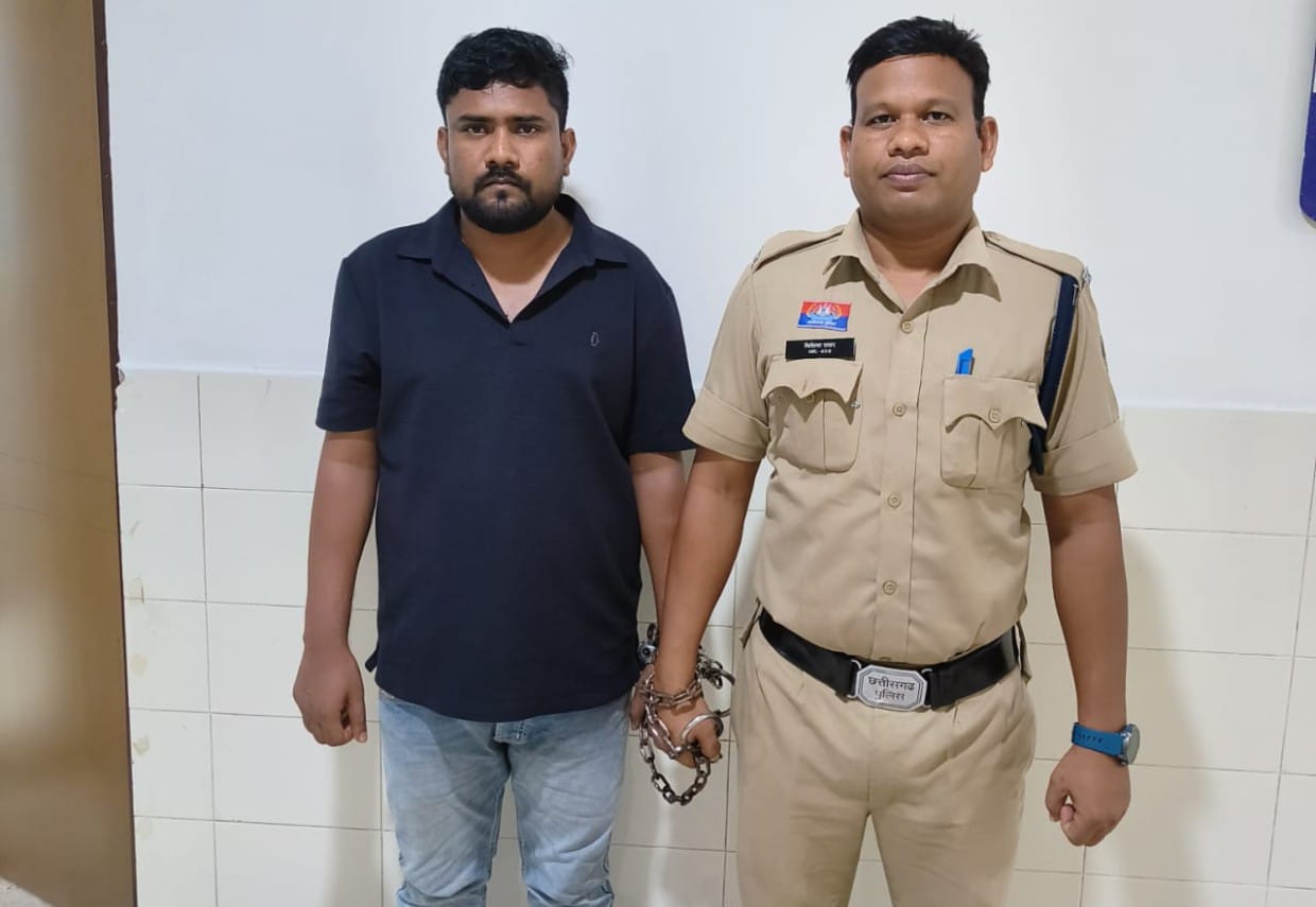 पी, डब्लू, डी, इंजिनियर हु बोलकर शादी का प्रस्ताव रख कर पैसे, जेवरात लिए भाटा गांव ले जा कर शारीरिक संबंध भी बनाया फिर मुकरा अब सलाखों के पीछे।थाना पुरानी बस्ती रायपुर छत्तीसगढ़