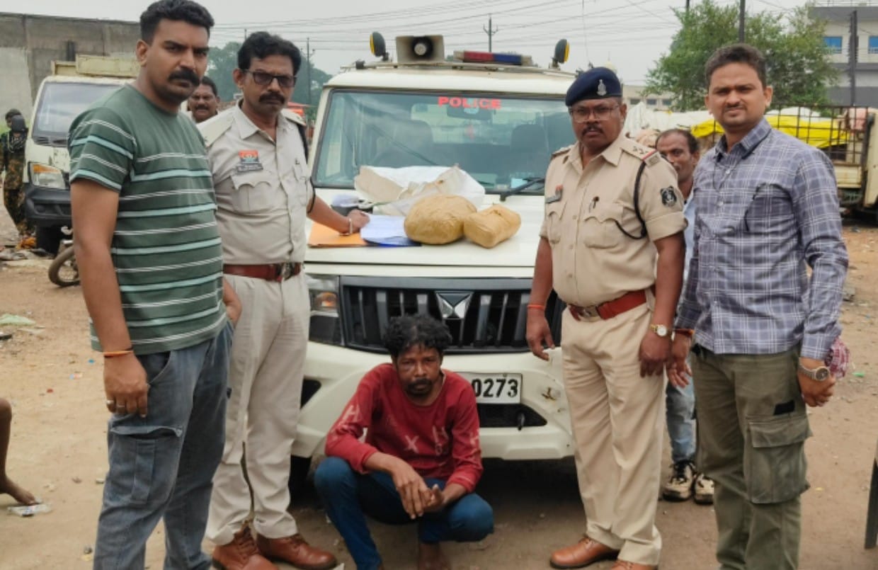 मादक पदार्थ गांजा के साथ आरोपी आनंद पटेल गिरफ्तार आरोपी के कब्जे से 02 किलो 950 ग्राम गांजा कीमती 29000 जब्त आरोपी पूर्व में गांजा एवं आबकारी के प्रकरण में भी जेल जा चुका है