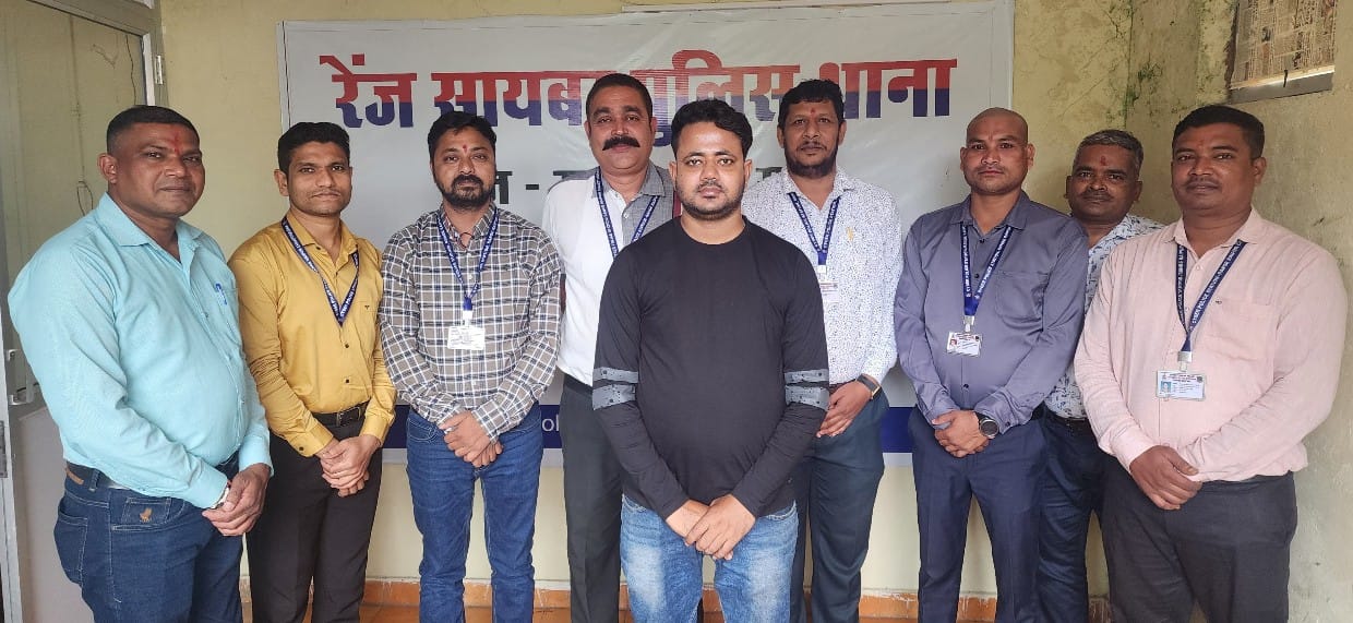 ऑपरेशन साइबर शील्डशेयर ट्रेडिंग के नाम से ठगी करने वाला आरोपी 24 परगना, पश्चिम बंगाल से गिरफ्तारआरोपी से जप्त बैंक खातों में अलग अलग राज्यों के कुल 66 से अधिक पुलिस थानों/साइबर सेल में रिपोर्ट दर्ज है