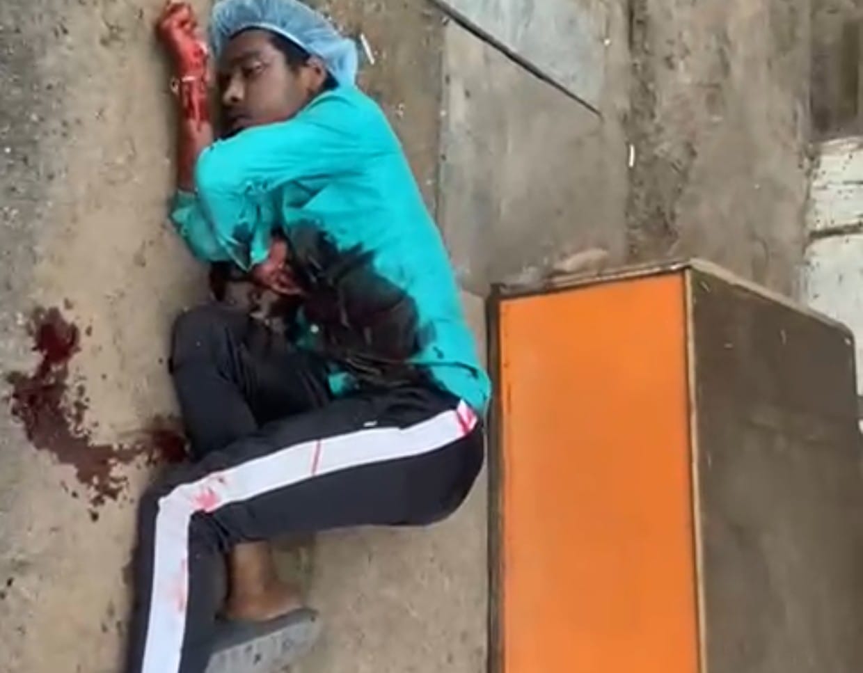 रायपुर में डिलीवरी बॉय की चाकू मारकर हत्या, मामूली विवाद ने ली जान मामूली टक्कर से हुआ विवाद घायल को अस्पताल ले जाया गया सुबह मौत