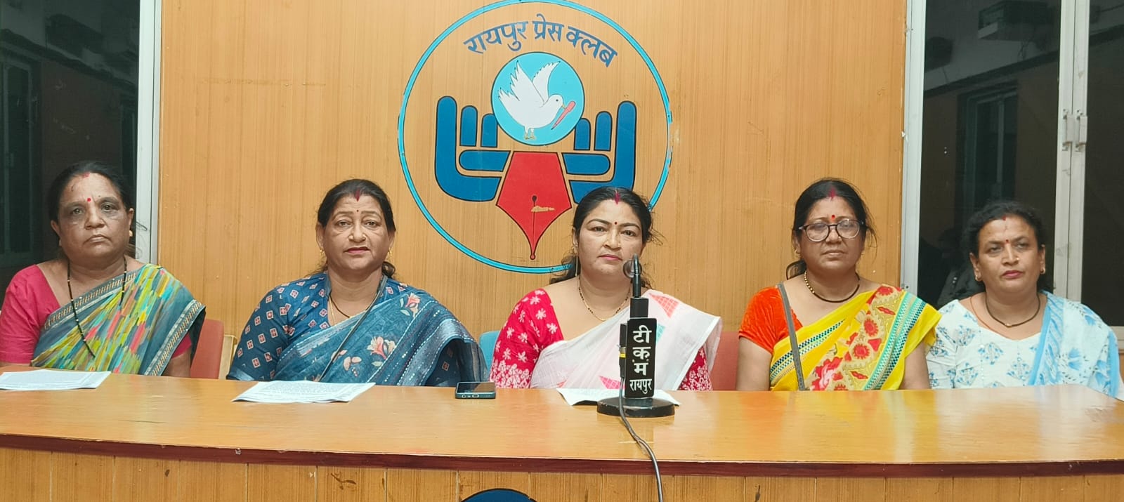 छत्तीसगढ़ जुझारु आंगनबाड़ी कार्यकर्ता सहायिका कल्याण संघ 01 सूत्रिय प्रमुख मांग एवं अपने अन्य मांगो के लिए आंगनबाडी कार्यकर्ता सहायिकाओं का 01 दिवसीय 13 अगस्त को शासन का ध्यान आकर्षित करेगी ।
