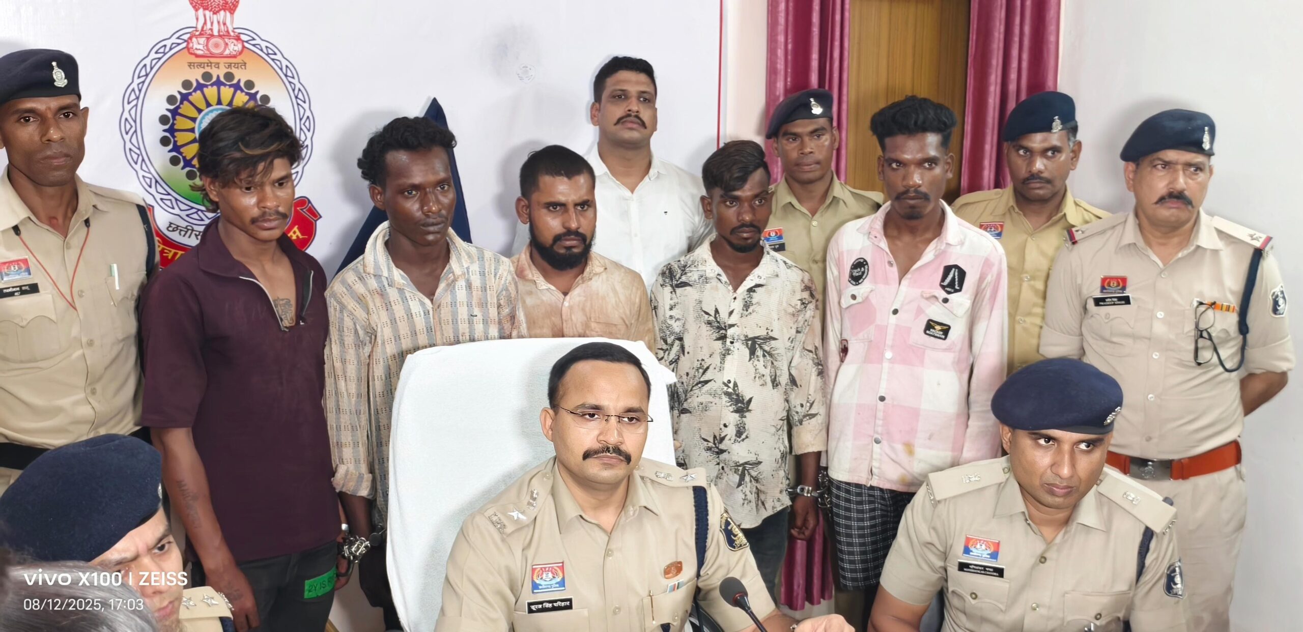 थाना अर्जुनी क्षेत्र में भोयना स्थित अन्नपूंर्णा ढाबा के पास 3 युवकों की हत्या- धमतरी पुलिस ने महज़ कुछ घंटों में किया पर्दाफाश आरोपियों ने मामूली सी बात को लेकर चाकू से की थी 03 युवकों की हत्या