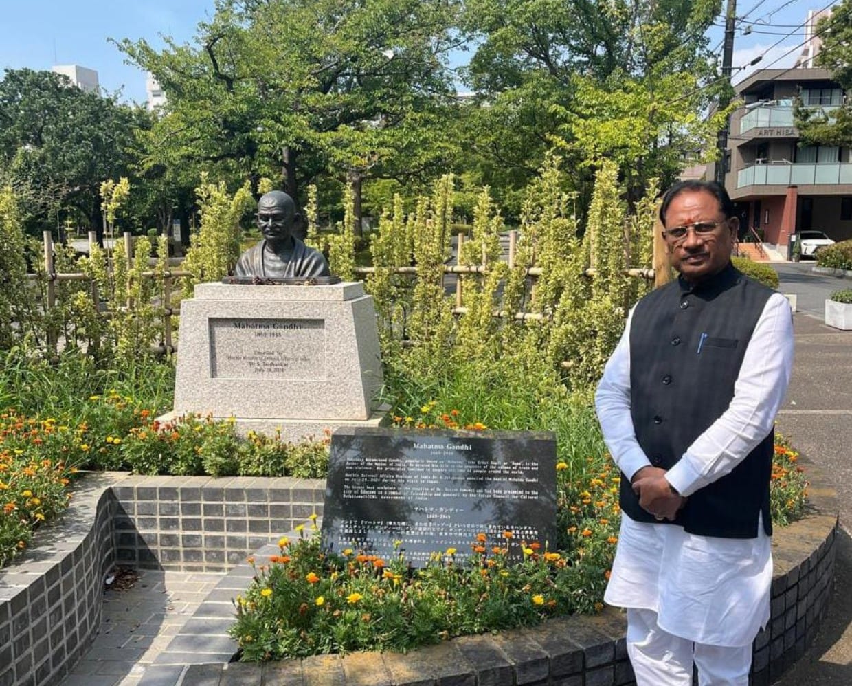 मुख्यमंत्री श्री विष्णुदेव साय ने टोक्यो के ‘लिटिल इंडिया’ पहुँचकर महात्मा गांधी को किया नमन