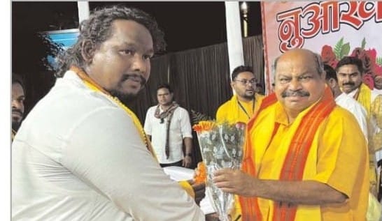 नुआखाई भव्य शोभायात्रा समापन समारोह सम्पन्न उत्तर विधायक पुरंदर मिश्रा रहे मुख्य आकर्षण