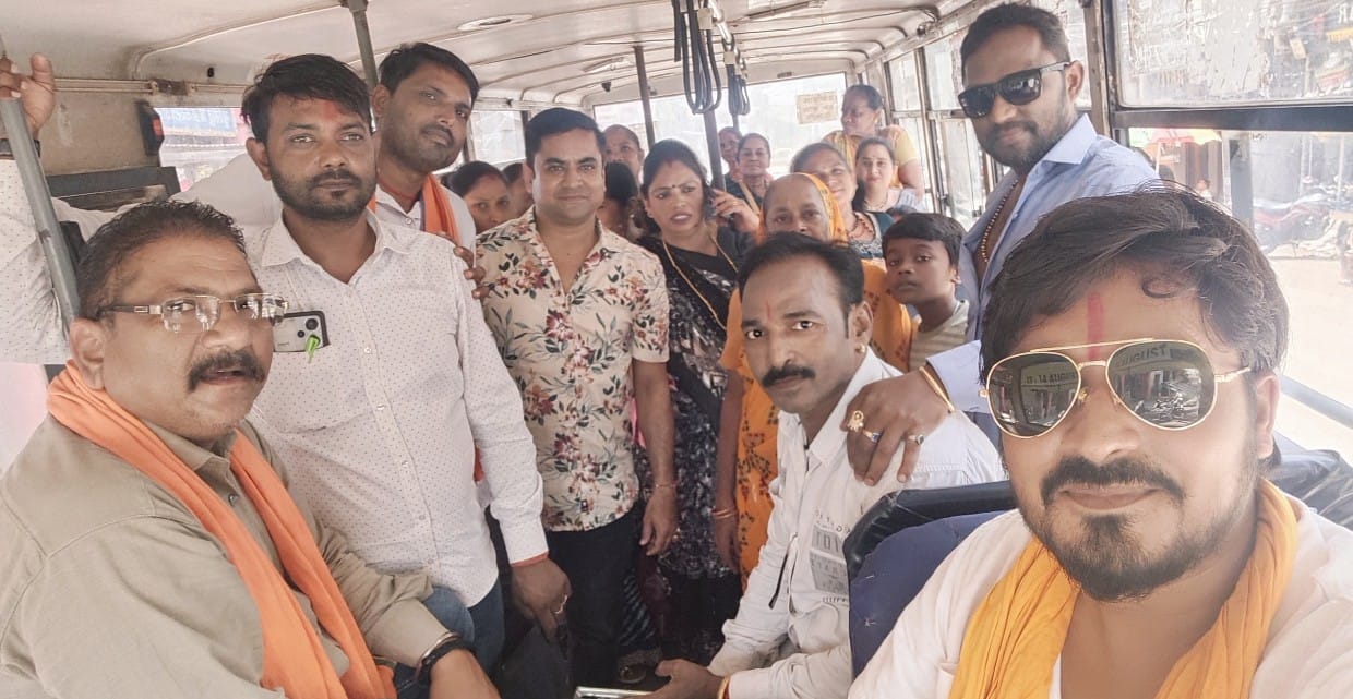 मुख्य मंत्री विष्णु देव साय का विदेशी दौरा कर प्रथम राजधानी आगमन पर स्वागत के लिए जवाहर नगर मंडल से पदाधिकारियों सहित बस रवाना