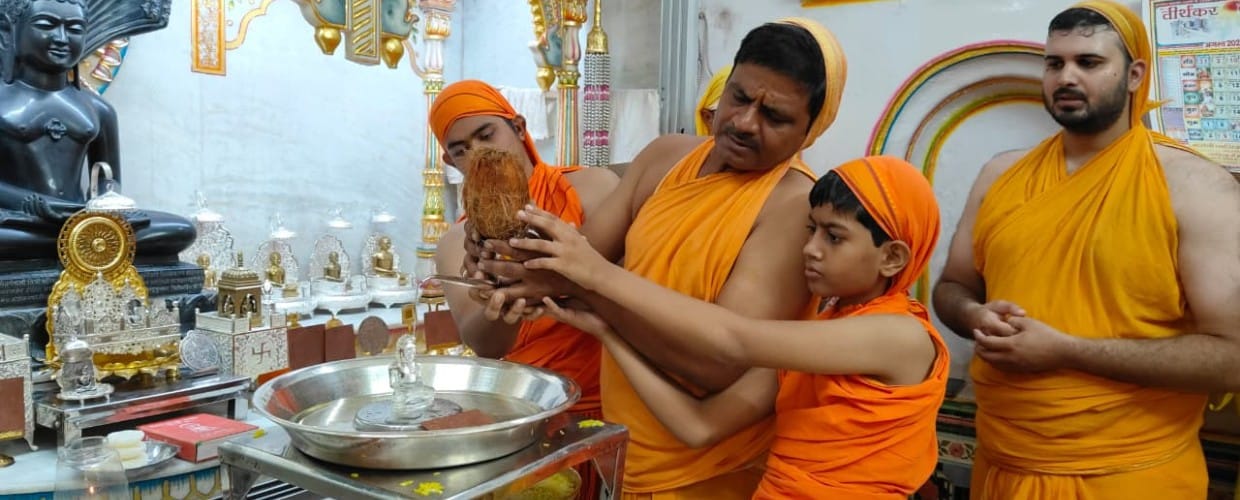 दिगंबर जैन जिनालयों में उत्तम शौच धर्म की आराधना की गई मंदिरों में हुआ अभिषेक,शांति धारा, और पूजन