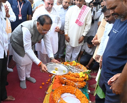 मुख्यमंत्री साय ने पूर्व प्रांत प्रचारक श्रद्धेय शांताराम को दी श्रद्धांजलि