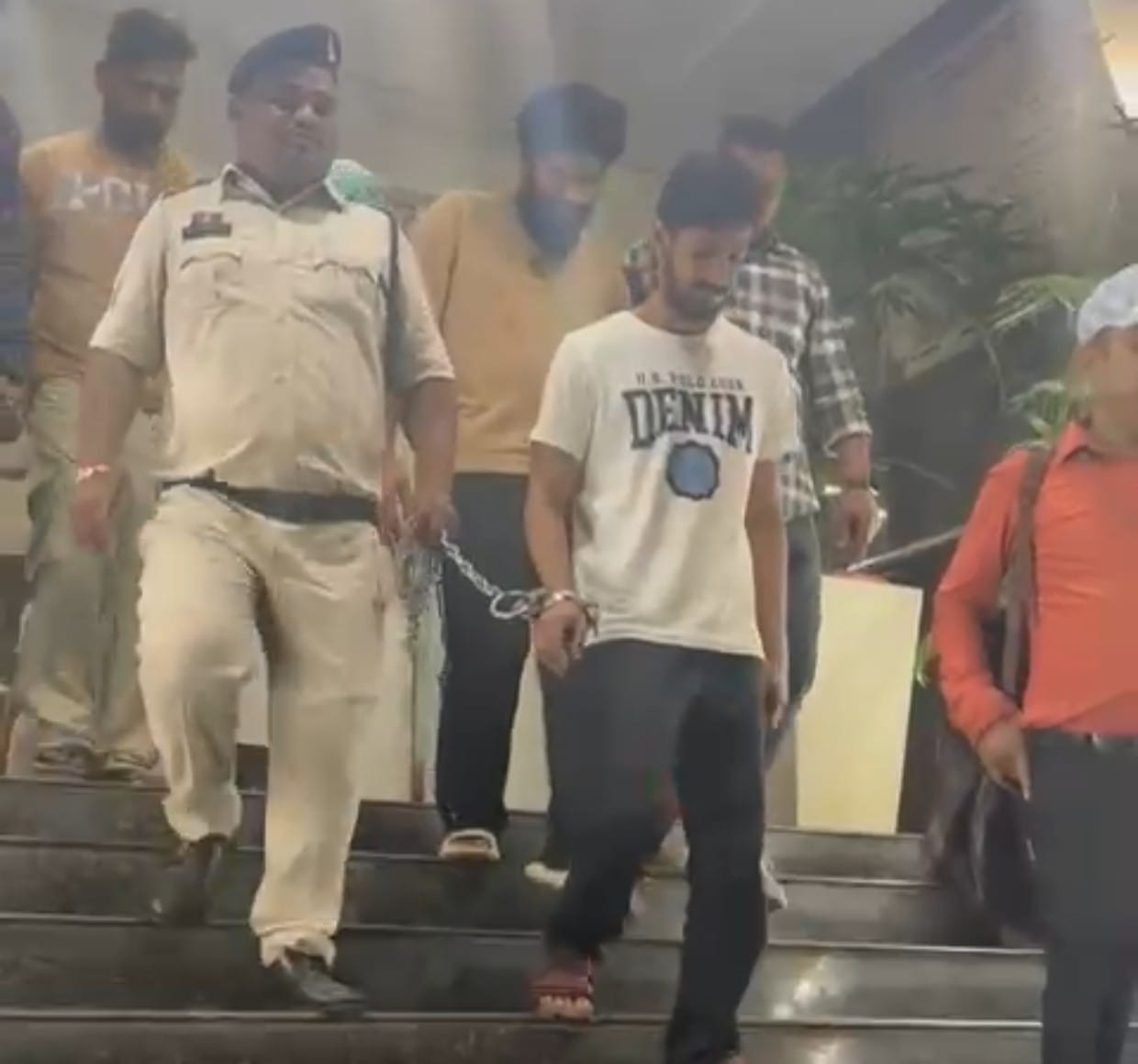 OPERATION NISCHAY , आपरेशन निश्चय थाना टिकरा पारा, कबीर नगर एवं गंज में पंजीबद्ध नारकोटिक एक्ट के प्रकरणों में अंतराज्य आरोपी गिरफ्तार