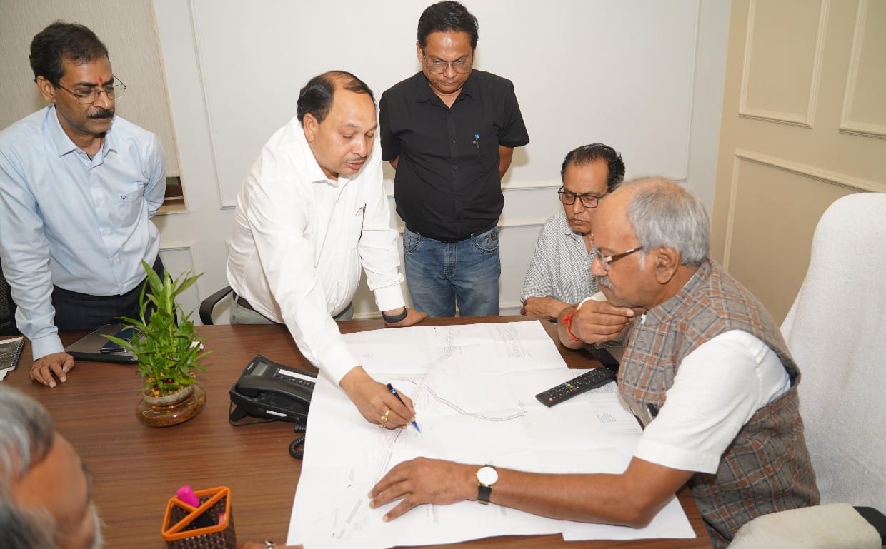 राजधानी रायपुर के यातायात को मिलेगा नया स्वरूप, सांसद बृजमोहन अग्रवाल की पहल पर पीडब्ल्यूडी की समीक्षा बैठक में लिए गए अहम निर्णय