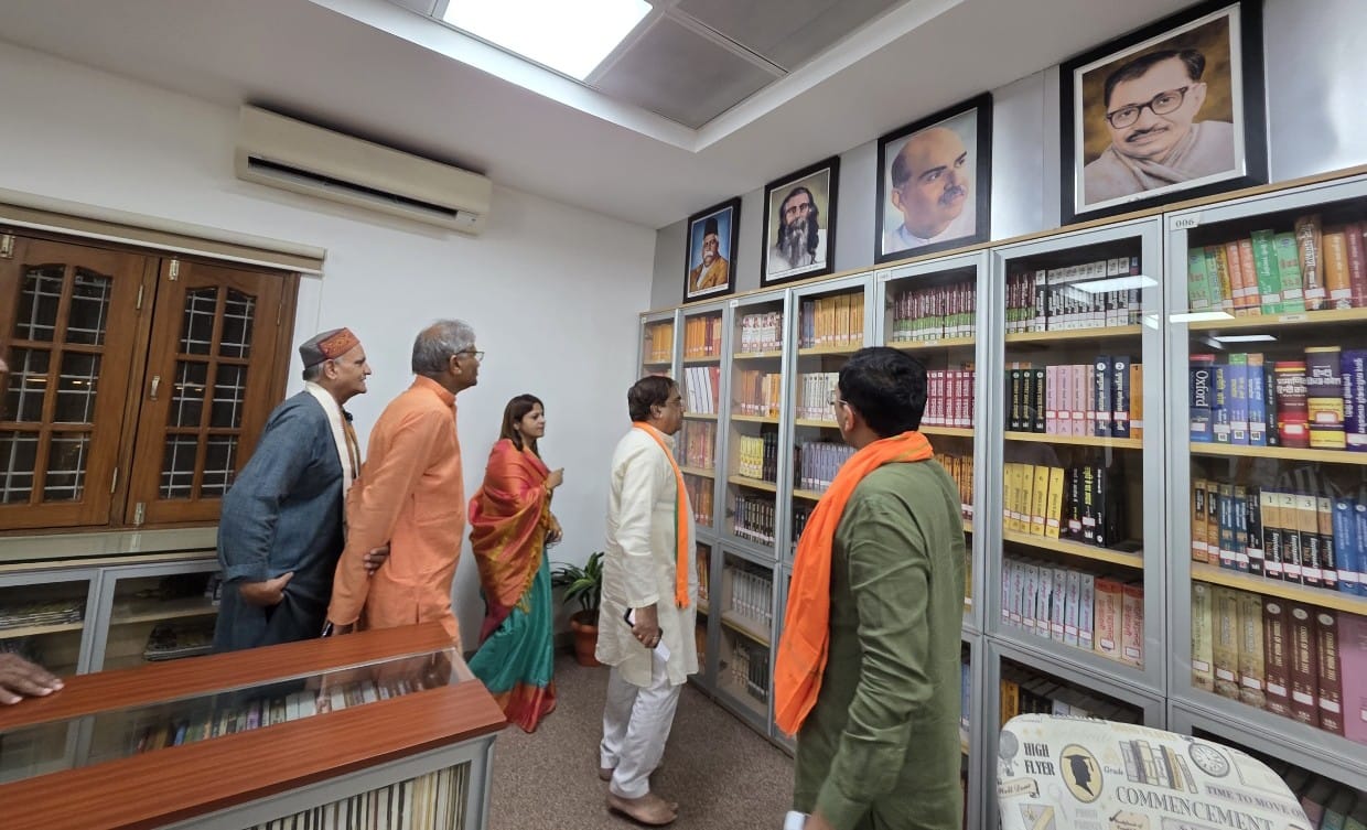 साहित्यकार पहुंचे प्रदेश भाजपा कार्यालय नानाजी देशमुख ग्रन्थालय का किया अवलोकन, रायपुर शेख आबिद