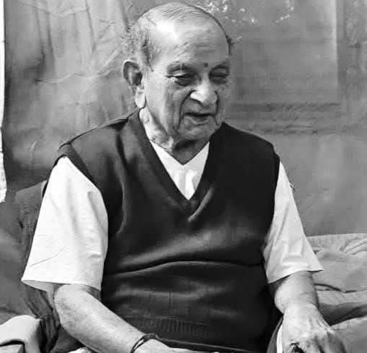 हमने अपना अभिभावक खो दिया रास्वसं प्रचारक शांताराम सराफ के देहावसान भाजपा-परिवार शोकमग्न