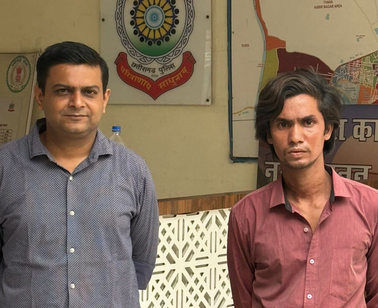 हत्या एवं हत्या के प्रयास का फरार आरोपी विचाराधीन बंदी करण पोर्ते गिरफ्तार 12 घंटे के भीतर पकड़ा गया फरार विचाराधीन बंदी रायपुर पुलिस एवं जी.आर.पी पुलिस दुर्ग की संयुक्त कार्यवाही