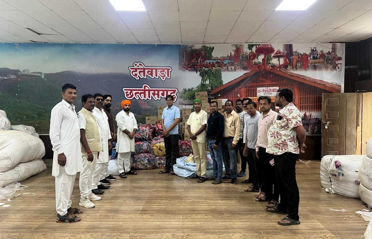 बाढ़ प्रभावितों के लिए भारतीय किसान यूनियन ने दी राहत सामग्री ,,, कलेक्टर से मिल कर चर्चा