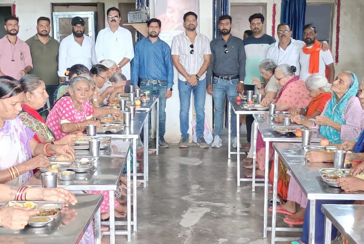 आज विश्व हिंदु परिषद गुढ़ियारी प्रखंड अध्यक्ष प्रवीण लांजेवार जी का जन्मदिवस मनाया गया,