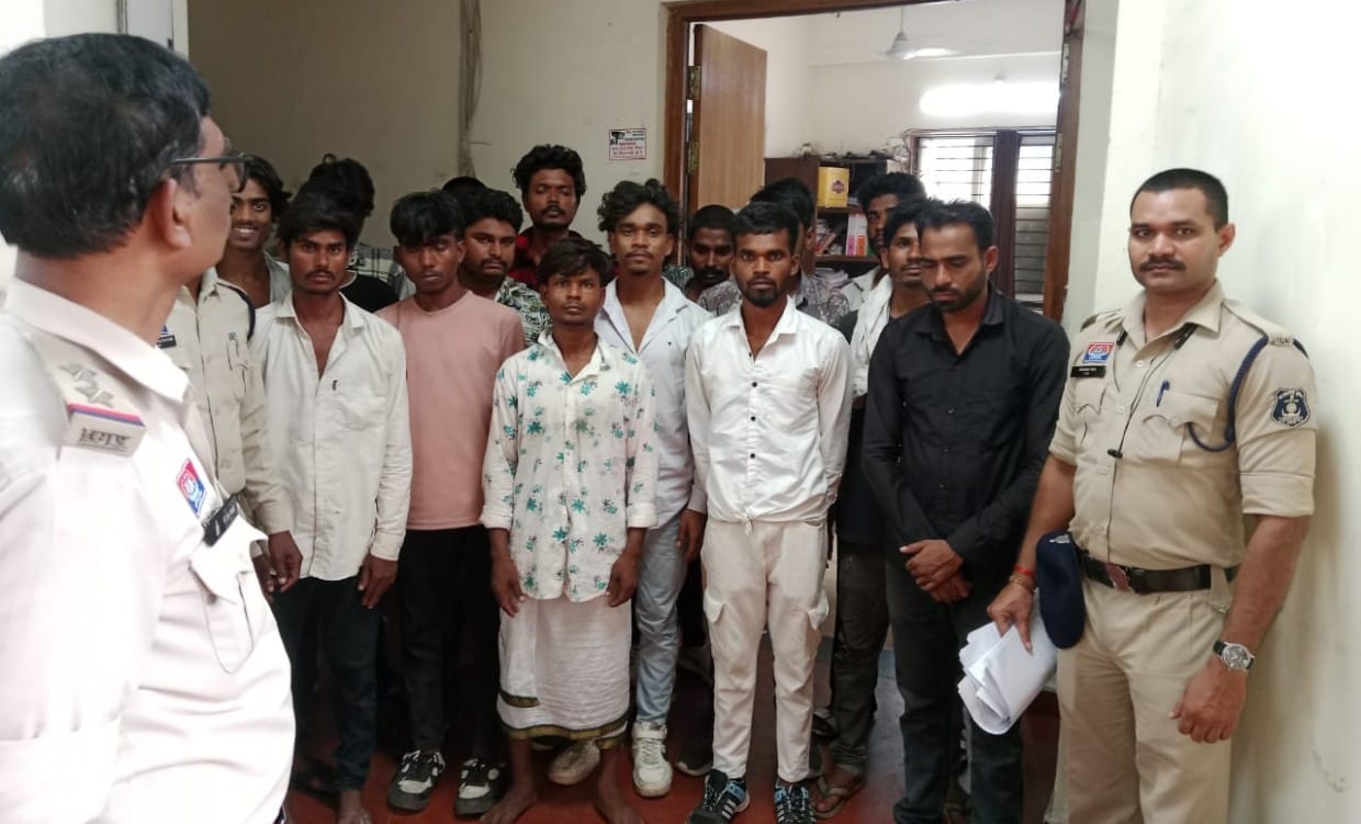 गणेश विसर्जन झांकी के दौरान अपराधियों, गुण्डा-बदमाशों सहित असामाजिक तत्वांे व संदिग्ध व्यक्तियों के विरूद्ध ताबड़तोड़ कार्यवाही
