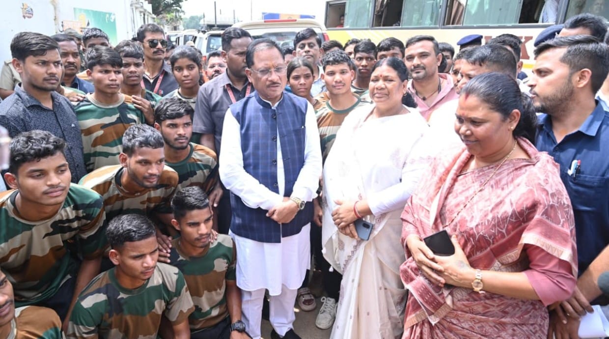 मुख्यमंत्री श्री विष्णुदेव साय से 26 अग्निवीरों ने की सौजन्य मुलाकातप्रदेश के युवाओं के लिए प्रेरणा बनेगी आपकी सफलता : मुख्यमंत्री श्री साय