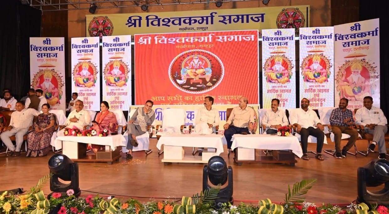 विश्वकर्मा जयंती पर श्री दुलार धर्म शाला बढ़ई पारा में किया आनंद मेले का आयोजन 17 को निकलेगी भव्य शोभा यात्रा।