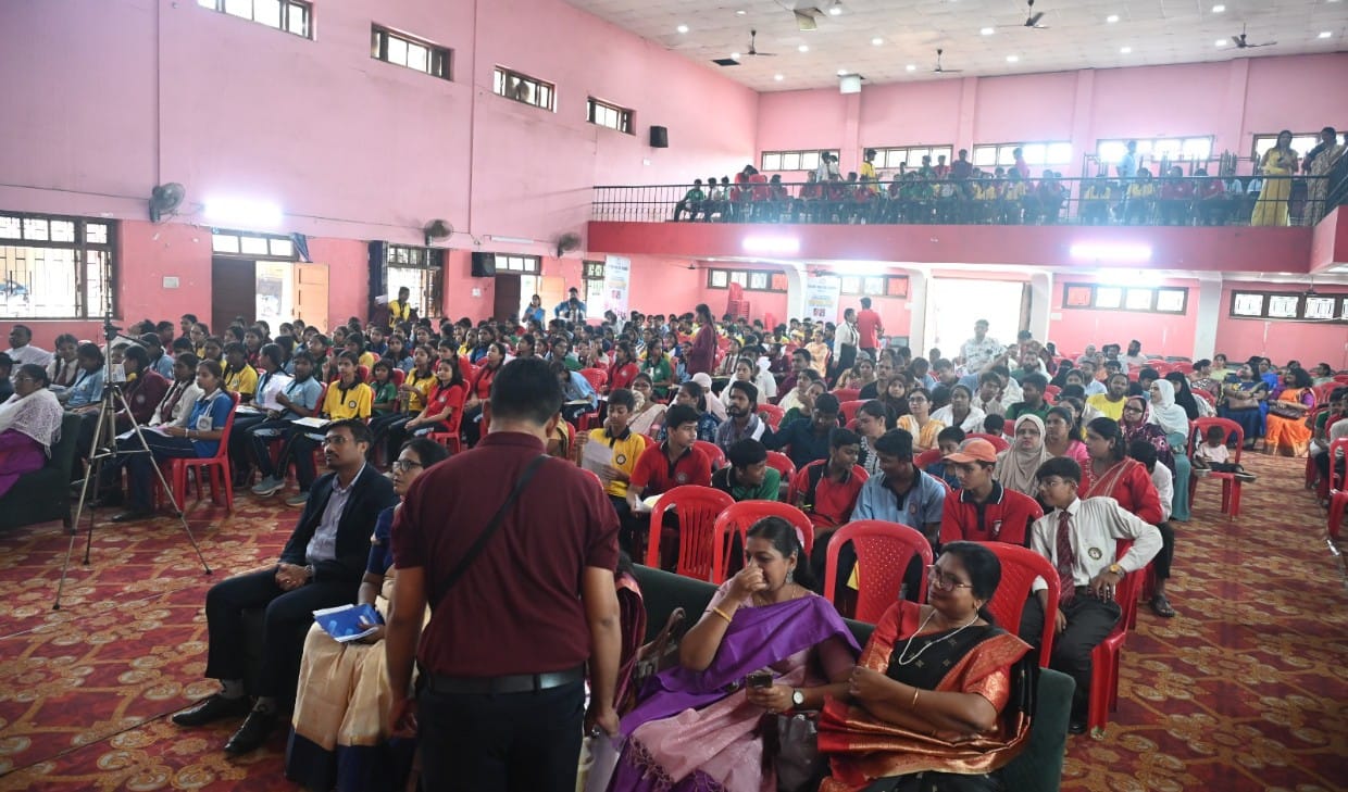 सशक्तिकरण की ओर: जागरूकता संगोष्ठी” का सेलम इंग्लिश स्कूल, रायपुर में सफलआयोजन