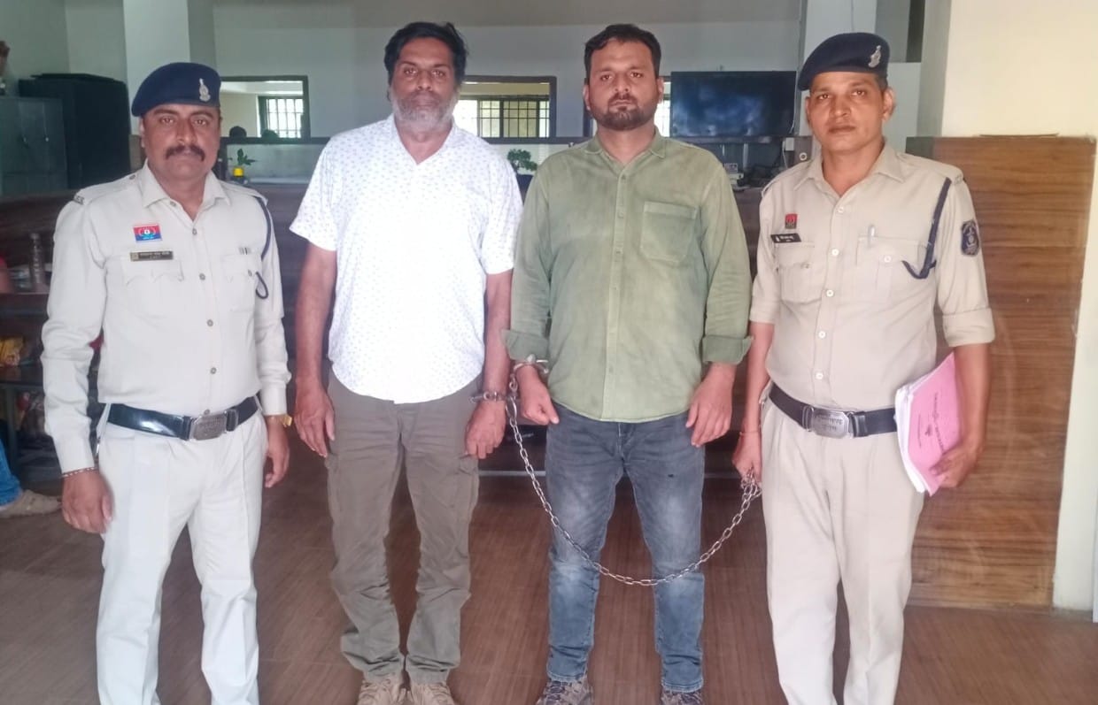 प्रतिबंधित नशीली सिरप के प्रकरण में बैकवर्ड एवं फारवर्ड लिंकजेस की जाँच कर मेडिकल संचालक व सहसंचालक गिरफ्तार