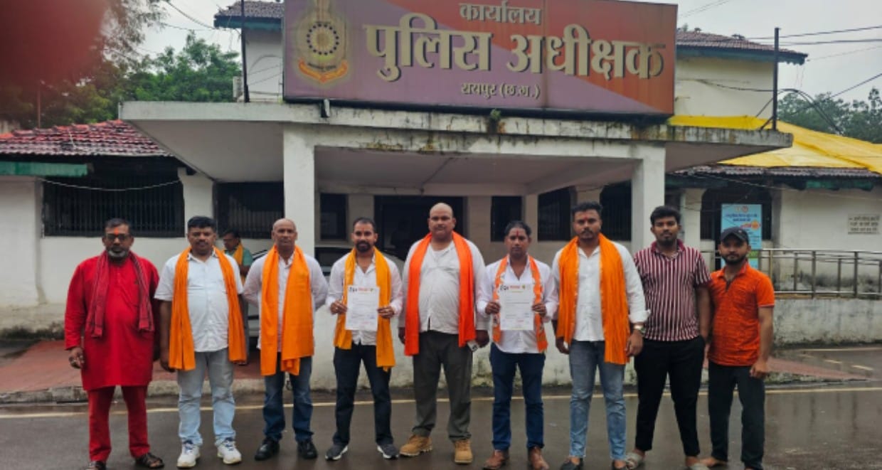 शहर में गरबा आयोजनों में अश्लीलता और धार्मिक मर्यादा भंग रोकने हेतु युवासेना, शिवसेना का पुलिस अधीक्षक को दिया आवेदन