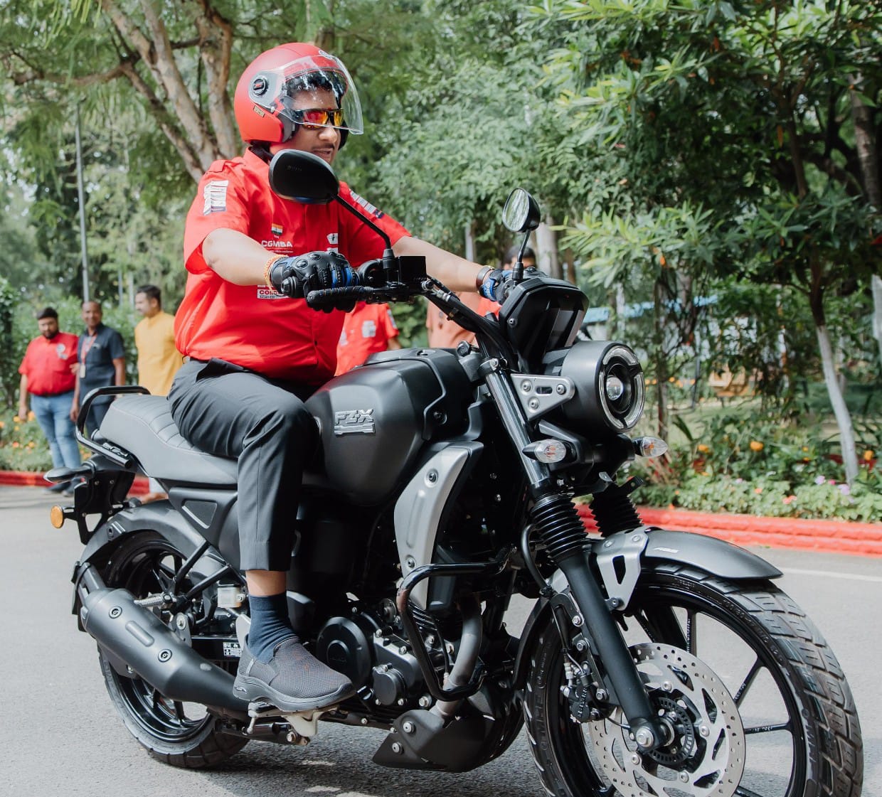 मुख्यमंत्री श्री विष्णुदेव साय ने स्वयं बाइक चलाकर युवाओं को दिया सुरक्षित ड्राइविंग का संदेश रजत जयंती वर्ष के अवसर पर रायपुर में होगा एमआरएफ नेशनल सुपरक्रॉस चैम्पियनशिप 2025 का भव्य आयोजन